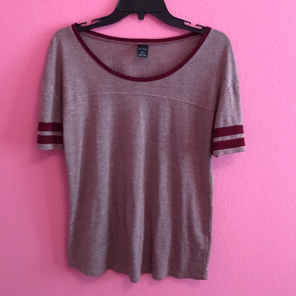 Zine Tops - Zine striped sleeve short sleeve red small top